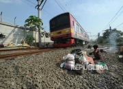 Polisi Bongkar Pesta Sabu Tanah Abang di Pinggir Rel Kereta, Ratusan Gram Disita