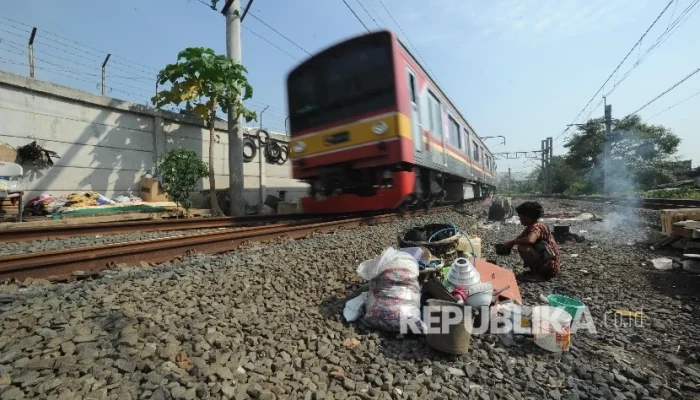 Polisi Bongkar Pesta Sabu Tanah Abang di Pinggir Rel Kereta, Ratusan Gram Disita