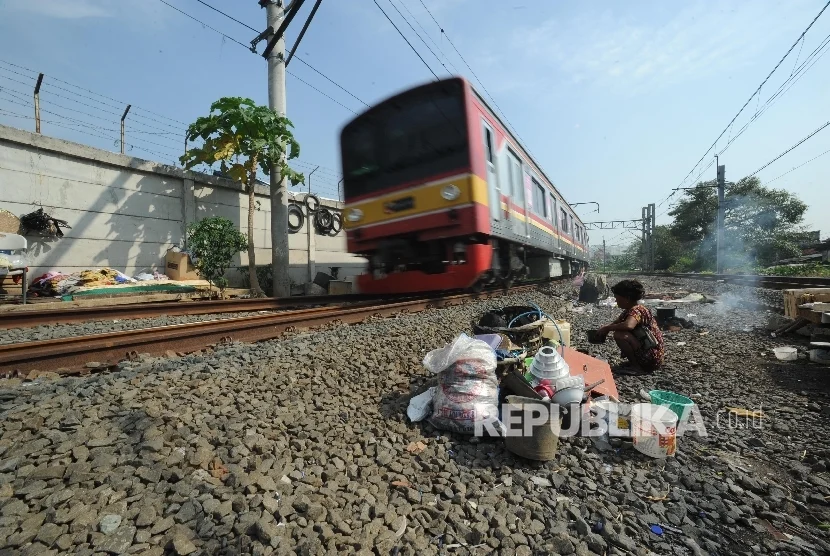 Polisi Bongkar Pesta Sabu Tanah Abang di Pinggir Rel Kereta, Ratusan Gram Disita