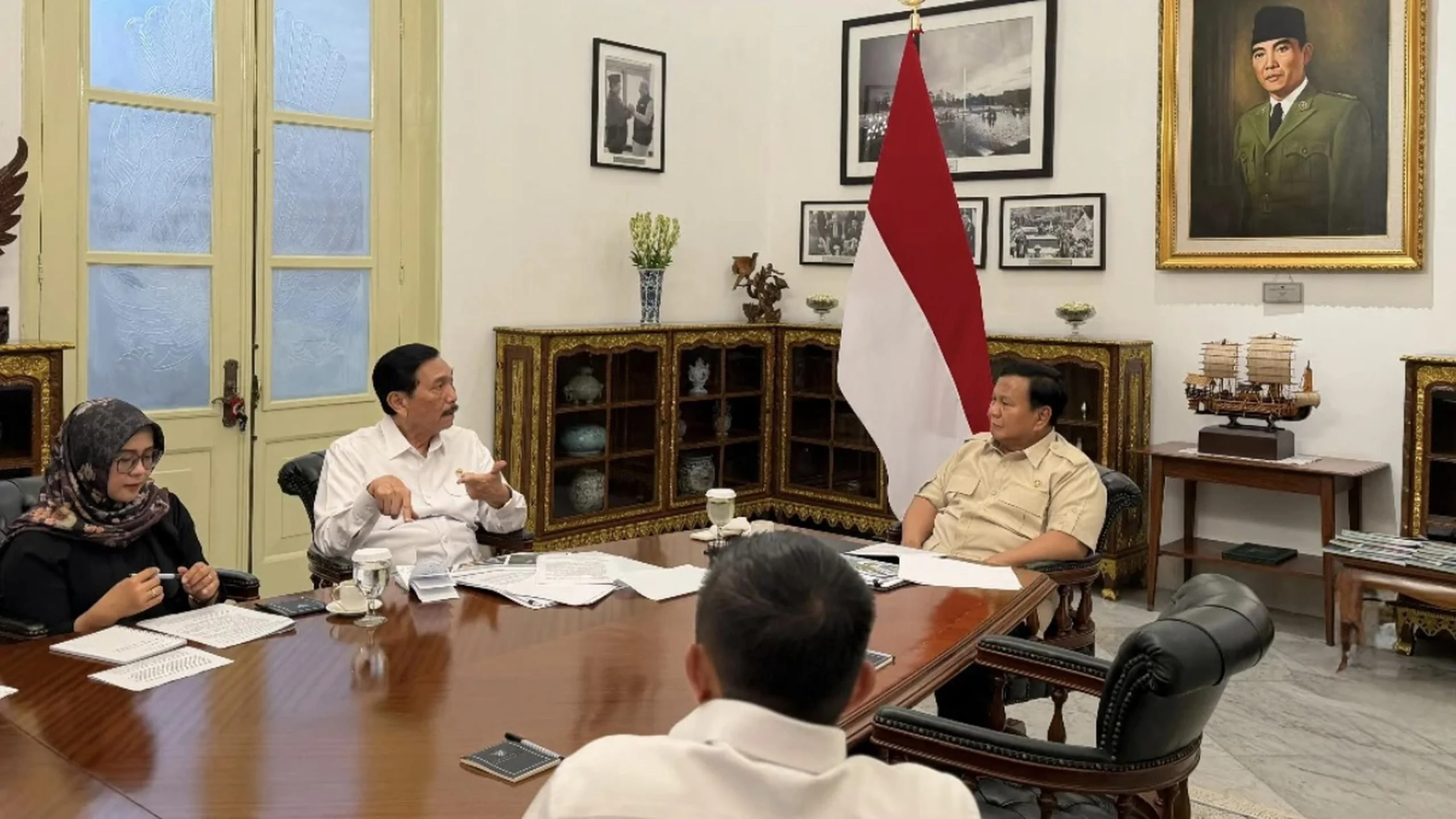 Prabowo dan Luhut Bahas Ketahanan Ekonomi di Istana: Langkah Strategis Jaga Daya Beli dan Tarik Investasi Timur Tengah