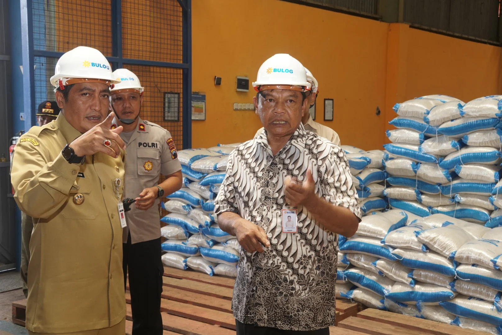 Prabowo Sidak Gudang Bulog Magelang, Pastikan Stok Beras Aman di Tengah Krisis Global