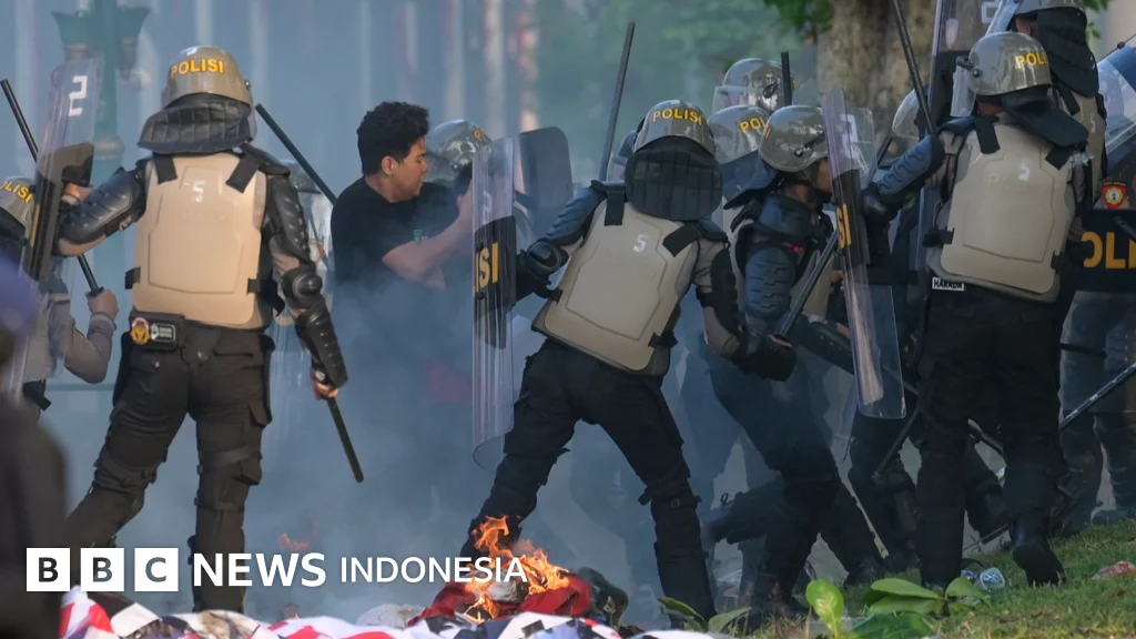 Ribuan Demonstran di Demo Kedubes AS Jakarta Dukung Seruan Paus Leo XIV Hentikan Perang Iran