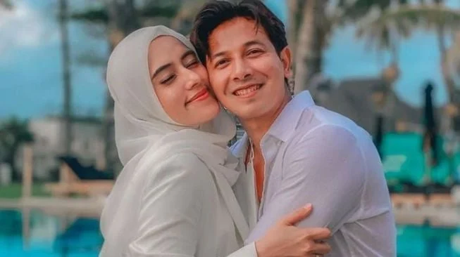 Rumor Perceraian Fairuz A Rafiq dan Sonny Septian: Fakta, Bantahan, dan Doa Mengharukan