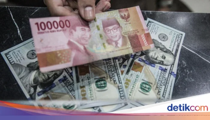 Rupiah Merosot ke Level Terlemah, Ancaman Tembus Rp 17.500 per Dolar AS