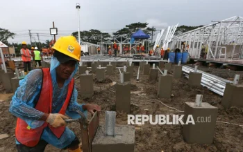 Seskab Teddy Tinjau Progres Huntara Senen: 324 Unit Hunian Sementara Hampir Rampung