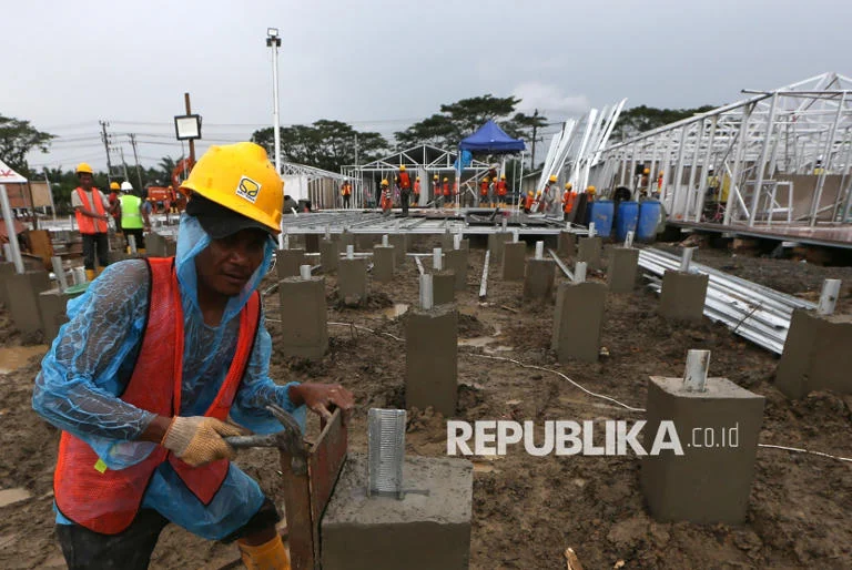Seskab Teddy Tinjau Progres Huntara Senen: 324 Unit Hunian Sementara Hampir Rampung