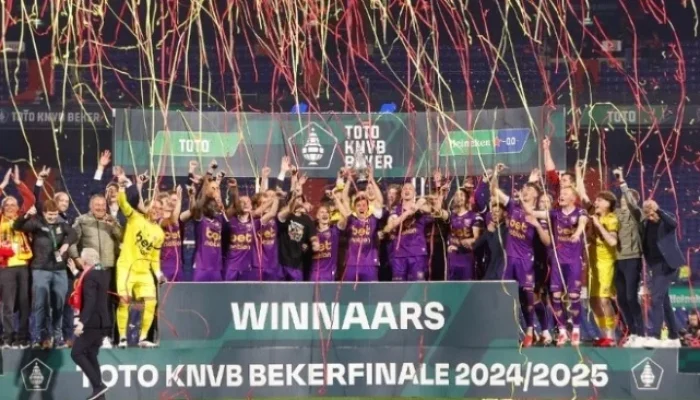 Smit Bintang Piala KNVB: AZ Alkmaar Raih Gelar Pertama 13 Tahun, Sementara Kontroversi Paspor Mengguncang KNVB