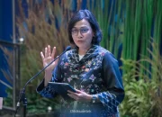Sri Mulyani: Hidup di Bantaran Rel, Perjuangan Membesarkan Tiga Anak dengan Rp50 Ribu Sehari