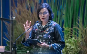 Sri Mulyani: Hidup di Bantaran Rel, Perjuangan Membesarkan Tiga Anak dengan Rp50 Ribu Sehari