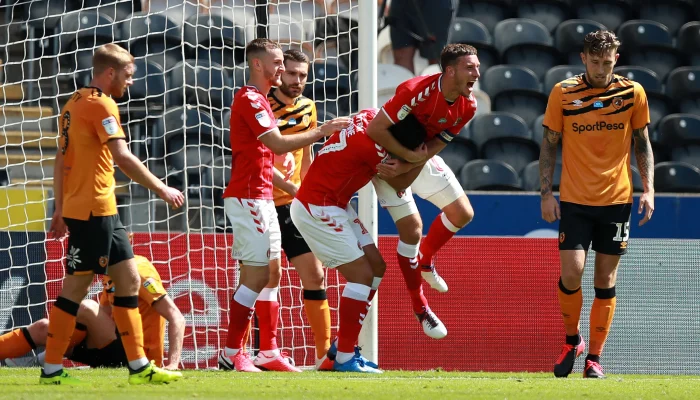 Transfer Bersaing: Charlton Athletic vs Hull City Mengejar Penyerang Lewes, Devonte West