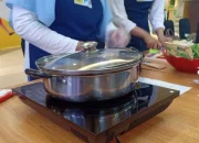 Viral! Emak-emak Masak Mi Pakai Kompor Listrik di Kereta Api, KAI Angkat Klarifikasi Hebat