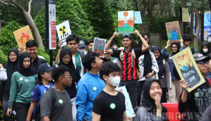Aksi Protester Menggempur Konferensi Lingkungan di Jesus College