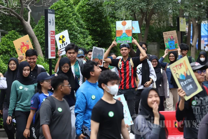 Aksi Protester Menggempur Konferensi Lingkungan di Jesus College