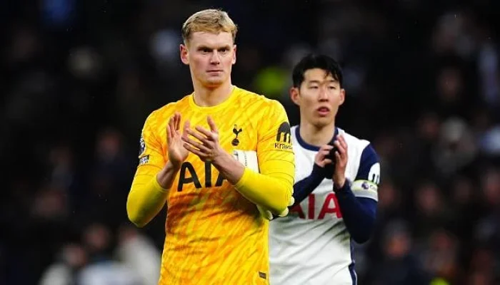 Antonín Kinský Jadi Penyelamat Tottenham di Tengah Krisis Degradasi Premier League