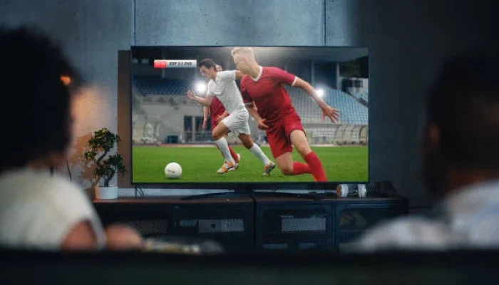 Apple TV Siap Mengudara Pertandingan Sepak Bola Profesional Pertama yang Difilmkan Seluruhnya Menggunakan iPhone 17 Pro