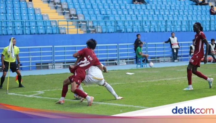 Arema FC vs PSM Makassar: Pertarungan Sengit di Lapangan