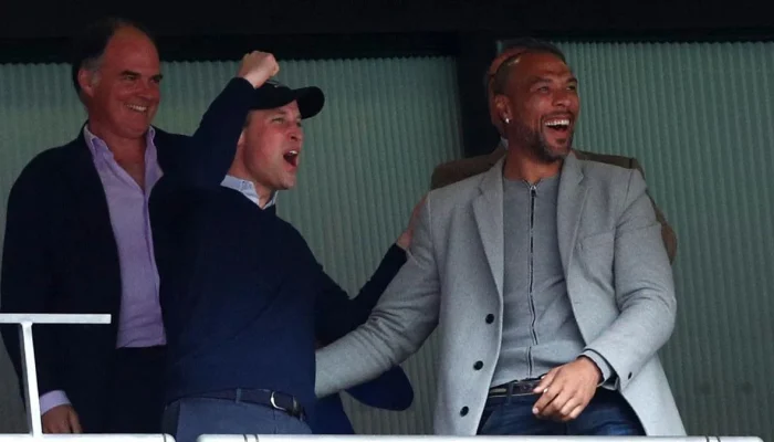 Aston Villa Menang, Pangeran William Tolak Panggilan Telepon