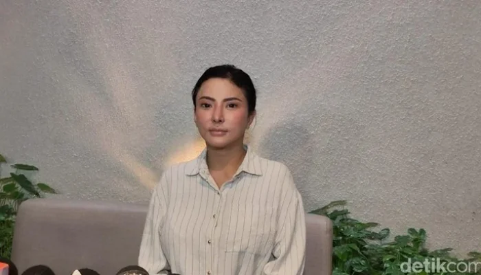 Ayu Aulia Buka Suara Soal Isu Dihamili Pejabat hingga Operasi Pengangkatan Rahim