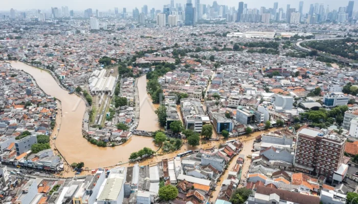 Banjir Jakarta Menggenangi Lebih dari 700 cm: 55 RT Tergenang, Jalan Utama Tersumbat, dan Krisis di Taman Mangu