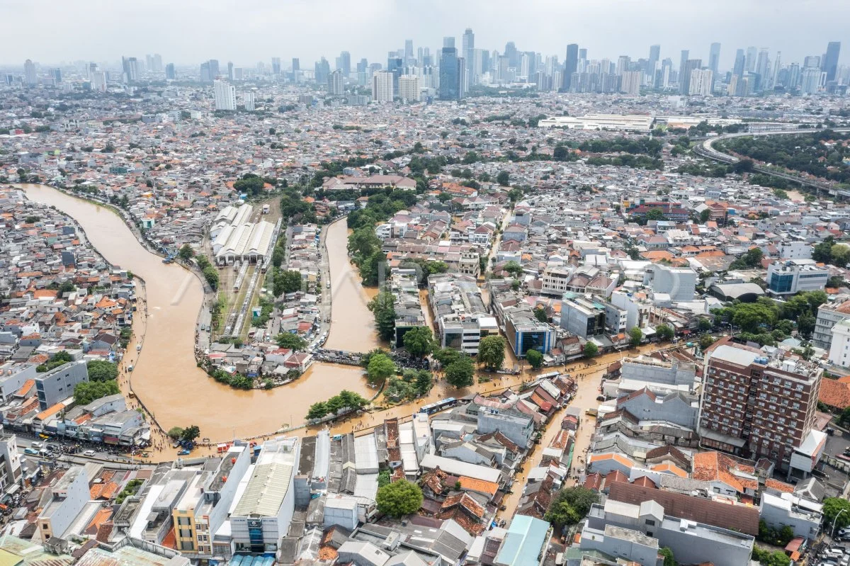 Banjir Jakarta Menggenangi Lebih dari 700 cm: 55 RT Tergenang, Jalan Utama Tersumbat, dan Krisis di Taman Mangu