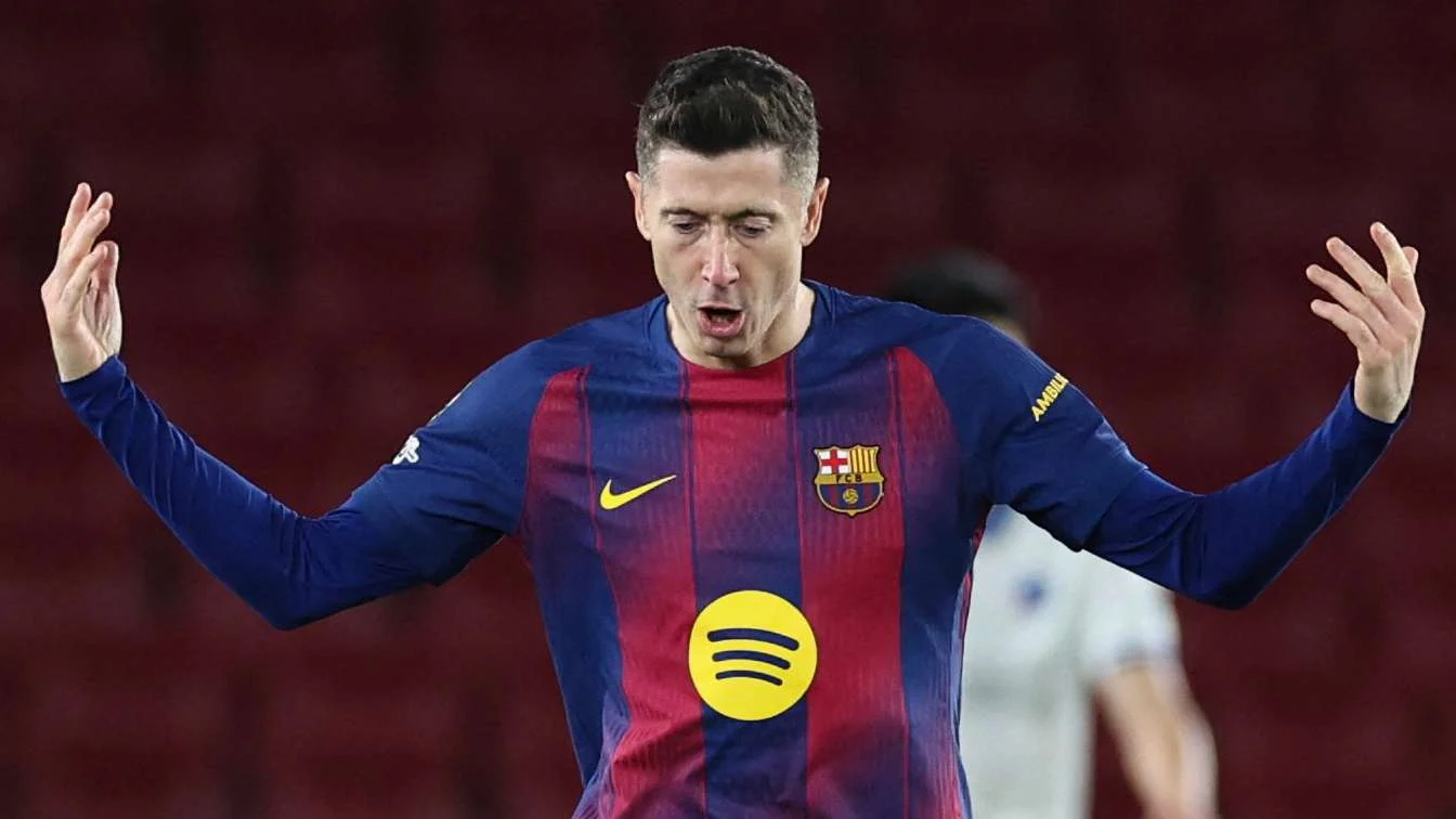 Barcelona Incar Joao Pedro untuk Menggantikan Robert Lewandowski