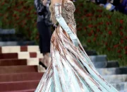 Blake Lively Kembali Memukau di Met Gala: Dari Drama 'It Ends With Us' hingga Penampilan Fashion yang Mengguncang