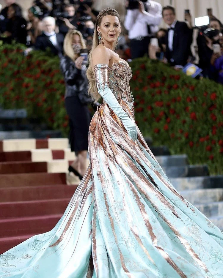 Blake Lively Kembali Memukau di Met Gala: Dari Drama 'It Ends With Us' hingga Penampilan Fashion yang Mengguncang