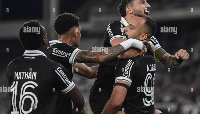 Botafogo Vence Corinthians com Hat-trick de Arthur Cabral
