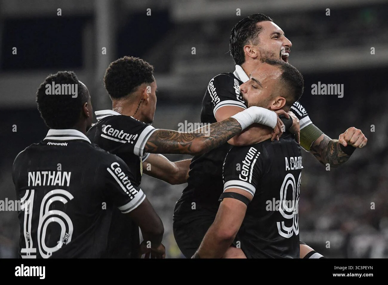 Botafogo Vence Corinthians com Hat-trick de Arthur Cabral