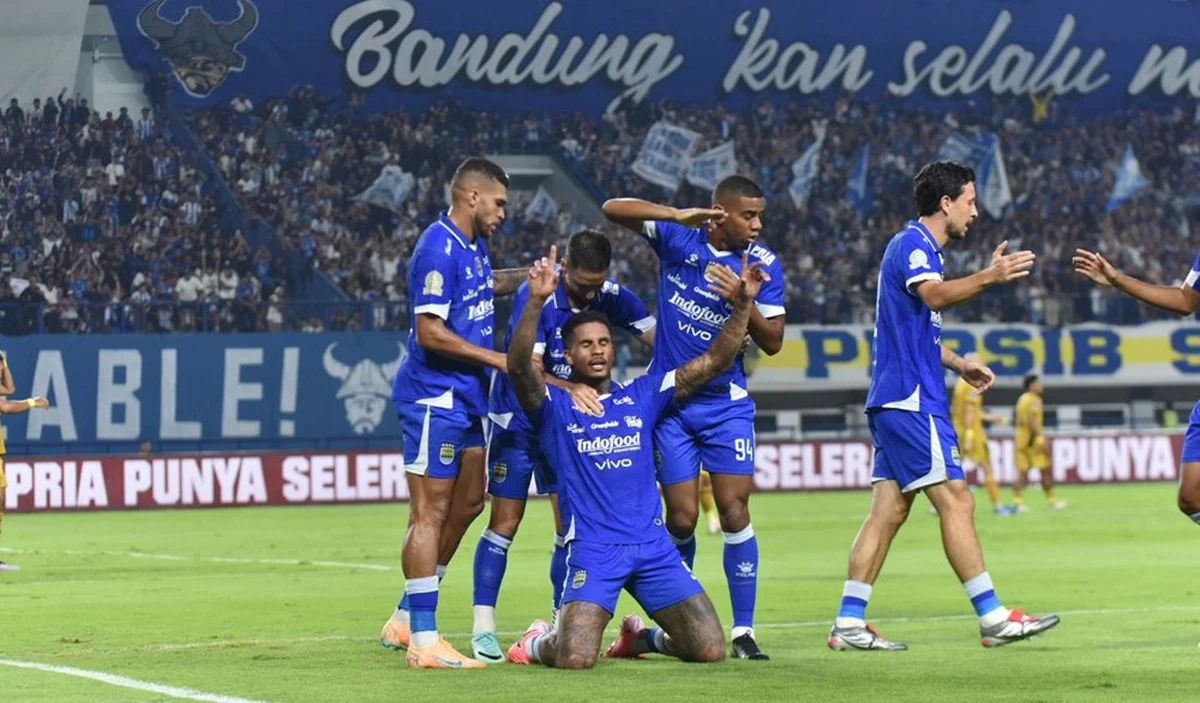 BRI Super League: Persib Bandung Siap Hadapi PSM Makassar, Persebaya Surabaya Naik ke Posisi Empat
