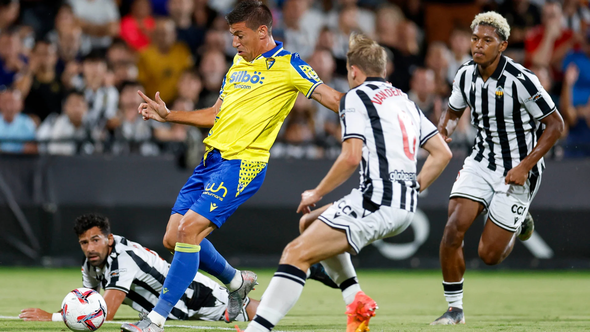 Cádiz vs Castellón: Pertarungan Sengit di Segunda División