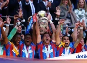 Crystal Palace Raih Trofi Conference League, Andoni Iraola Diburu Banyak Klub