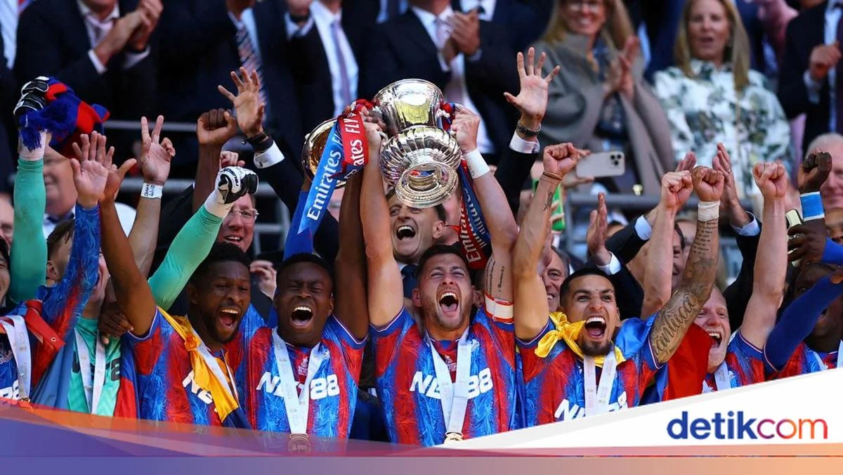 Crystal Palace Raih Trofi Conference League, Andoni Iraola Diburu Banyak Klub