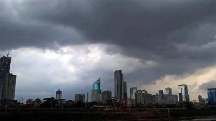 Cuaca Hari Ini: Surabaya Cerah hingga Berawan, Jakarta Diguyur Hujan