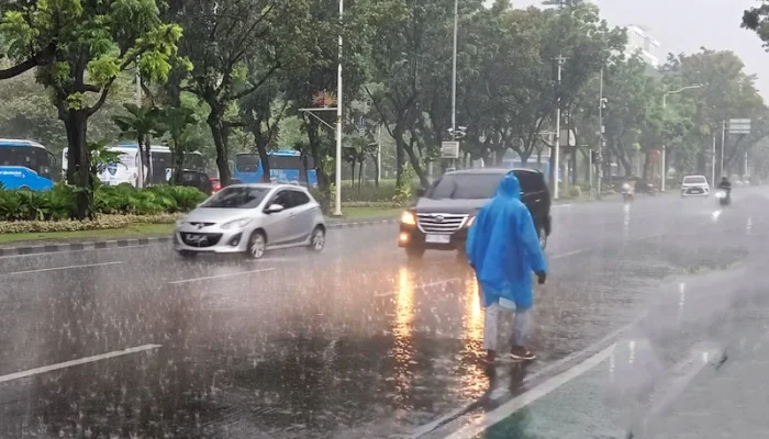Cuaca Jakarta Hari Ini: Hujan Ringan dan Cerah Berawan