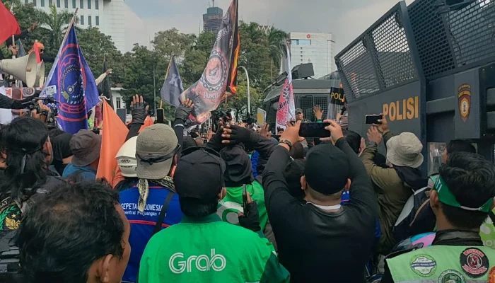 Demo Hari Kebangkitan Nasional: Guru dan Ojol Tuntut Kesejahteraan dan Perlindungan
