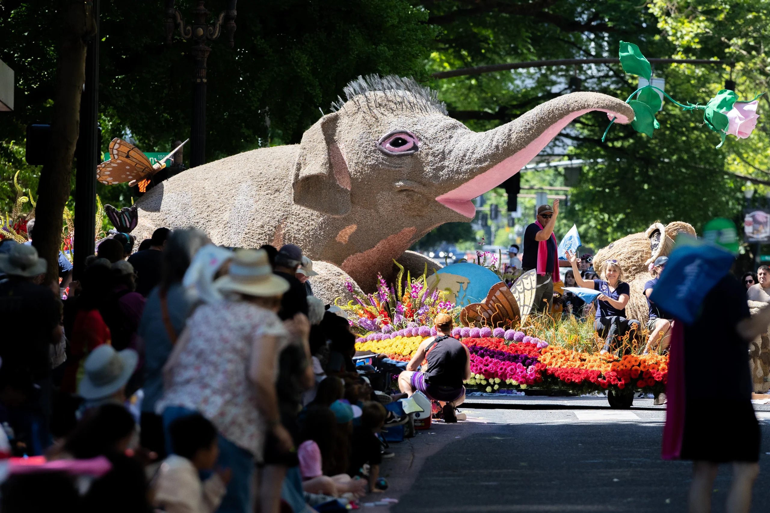 Diego Chará Dinobatkan sebagai Grand Marshal di Grand Floral Starlight Parade 2026