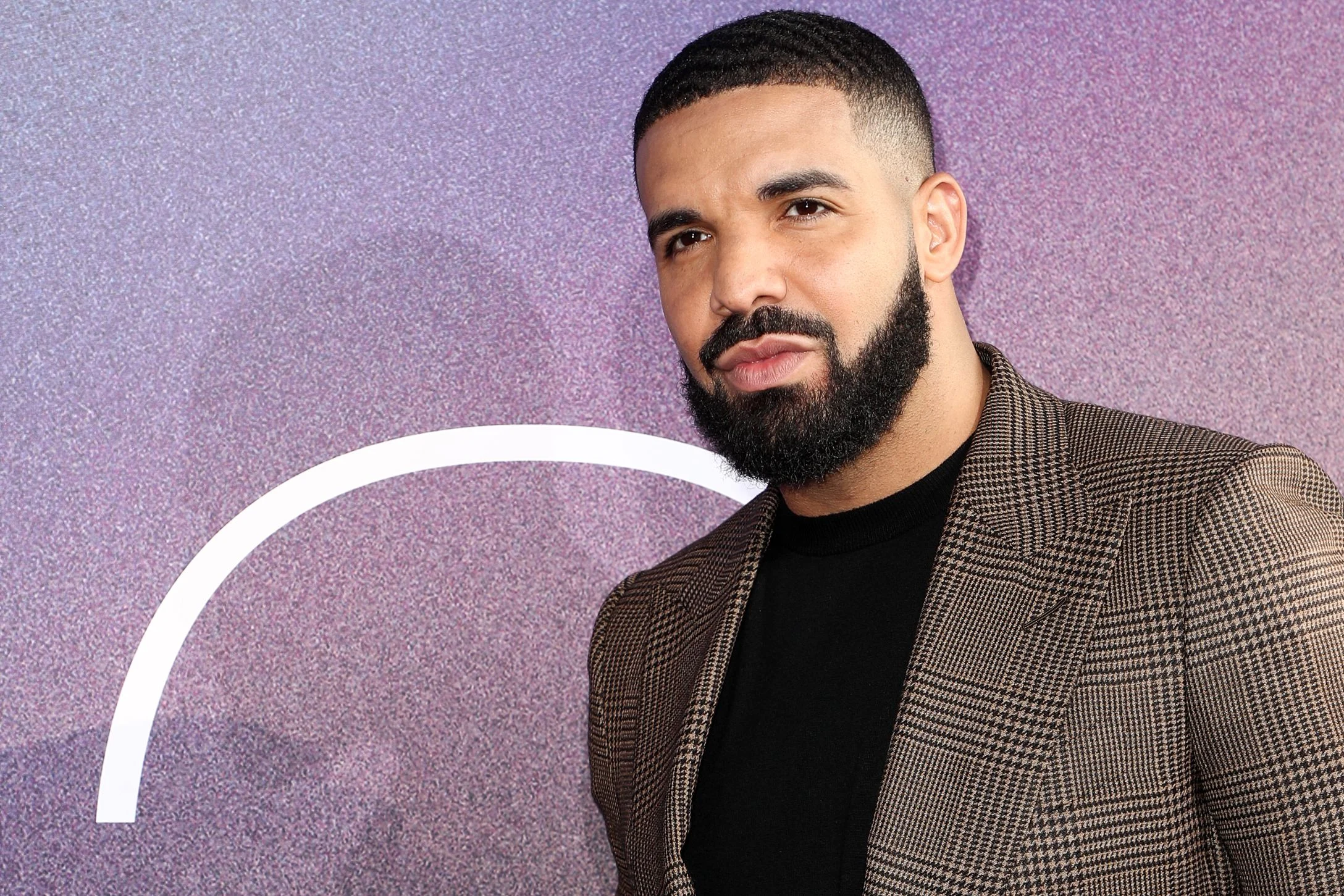 Drake Luncurkan Tiga Album Baru, Menuai Reaksi Beragam dari Penggemar dan Selebriti