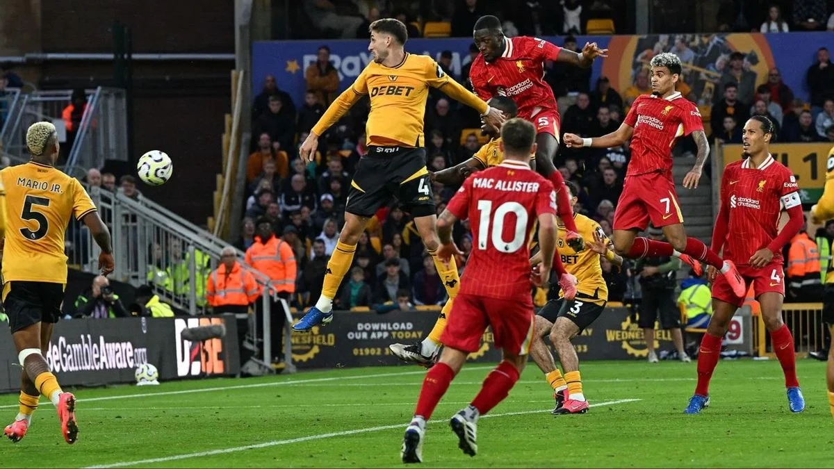 Drama 5 Gol, MU Kalahkan Liverpool: Analisis Pertandingan Premier League
