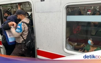 Drama Evakuasi Terakhir Penumpang KRL Bekasi Timur: Kesaksian Mengejutkan Sebelum Kecelakaan KRL Bekasi Timur