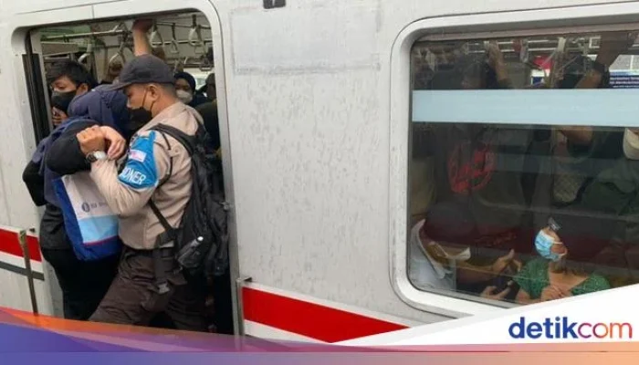 Drama Evakuasi Terakhir Penumpang KRL Bekasi Timur: Kesaksian Mengejutkan Sebelum Kecelakaan KRL Bekasi Timur