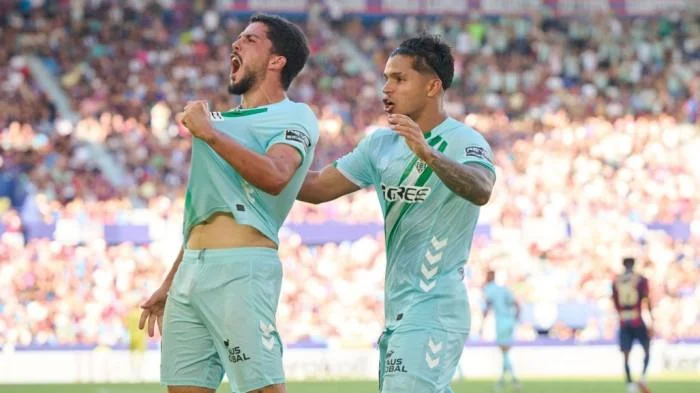 Drama Gol Cucho dan Kontroversi Amrabat Memeriahkan Betis vs Real Oviedo