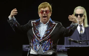 Elton John Rilis Album Baru yang Berbeda dari Sebelumnya, 'Sangat Bahagia'