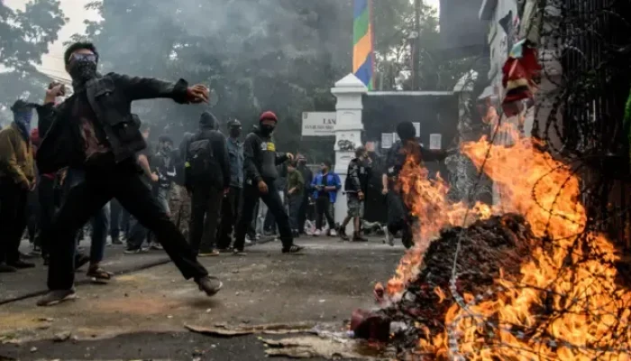 Enam Pelajar dan Mahasiswa Jadi Tersangka Pembakaran Pos Polisi di Bandung saat Aksi May Day, Ternyata Positif Tramadol