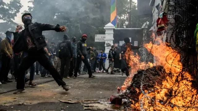 Enam Pelajar dan Mahasiswa Jadi Tersangka Pembakaran Pos Polisi di Bandung saat Aksi May Day, Ternyata Positif Tramadol