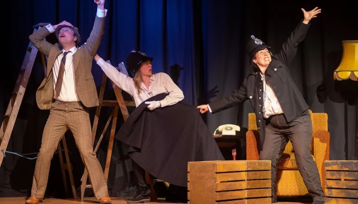 Film Triple Threat: Henley Amateur Operatic and Dramatic Society Menghidupkan Kembali Musikal Dance