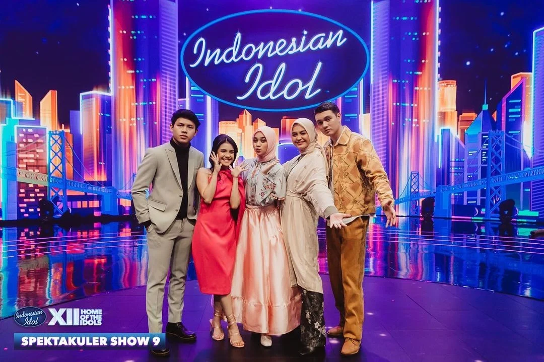 Gema Indonesian Idol Malam Ini: ILLIT, Rony Parulian, dan Raisa Bawa Energi Baru ke Panggung