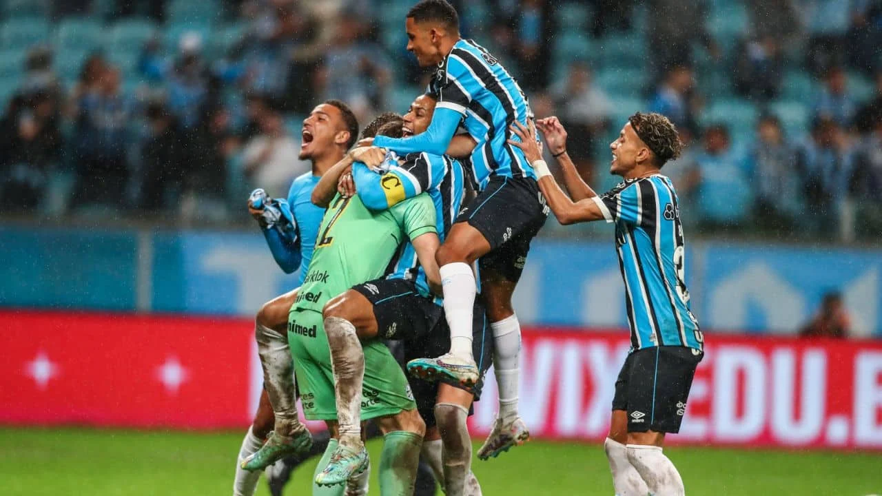 Grêmio Goleia Confiança e Avança na Copa do Brasil
