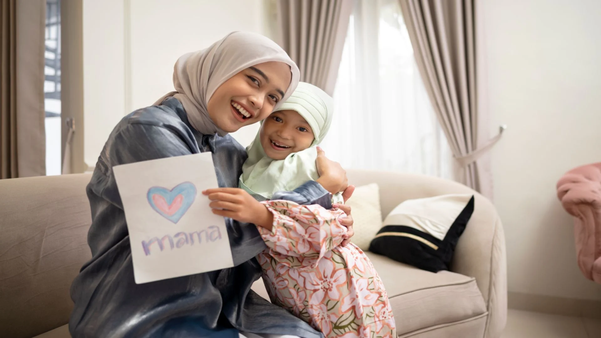 Hari Ibu: Selebriti Dunia Merayakan dengan Penuh Kasih Sayang