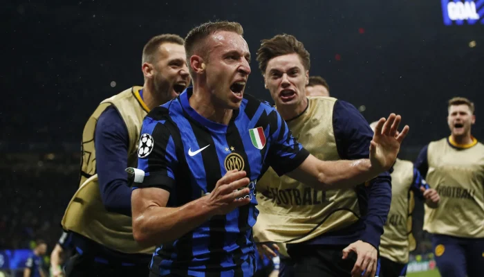 Inter Milan Tegaskan Usaha Barcelona Angkut Bastoni Bakal Gagal Total